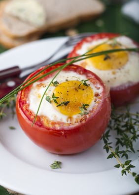 Jajko zapiekane w pomidorze